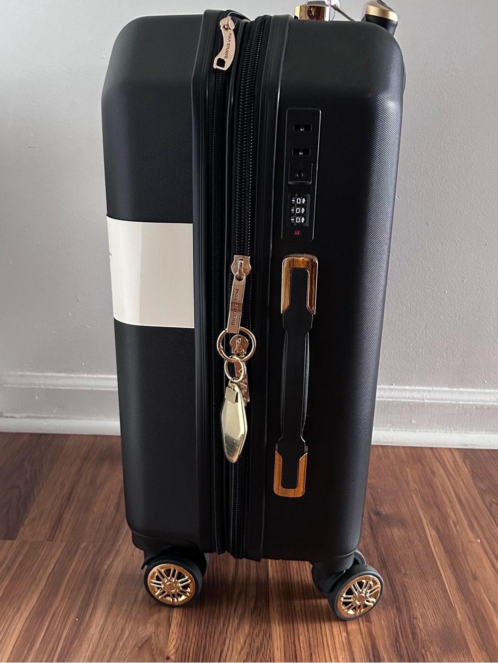 Max Studio Suitcase - Picture 3 of 5